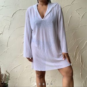 Portocruz white hooded cover up with ribbed detail.